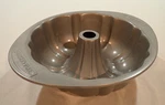 Farberware Non-stick Bundt Cake Fluted Pan 9.5 Inches Diameter Euc. Fixed Price $19.95.