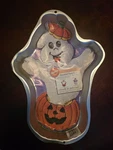 Wilton Haunted Pumpkin Ghost Aluminum Cake Pan 2105-3070 1998 Halloween. Fixed Price $15.00.