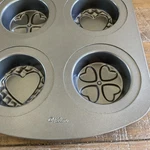 Wilton Pre-owned Heart Mini Cake Pan 6 Cavity Non Stick Full Size. Fixed Price $14.99.