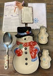 Temptations Bakeware Snowman Figural 2-QUART Bowl & Ramekins Set W/spoon Nib. Fixed Price $44.99.