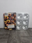 Z119 Wilton Specialty & Novelty Petite Jack-o-lantern Cake Pan #2105-8462 New. Fixed Price $13.95.
