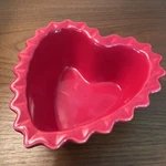 Chantal Red Heart Dish 2 Cup Baking 93-HBR11 Scalloped Edge Valentine Love. Fixed Price $12.00.