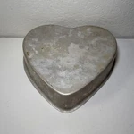 Vintage 1991 Wilton Aluminum Heart Shape Cake Pan 2105-5176. Fixed Price $10.88.