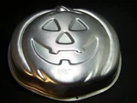 Wilton Cake Pan Pumpkin Jack-o-lantern Halloween Fall 1995 2105-1068 11' Inside. Fixed Price $9.99.