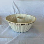 Paula Dean Stoneware Bundt Cake Pan/jell-o Mold Fall Harvest Cream &brown Leaves. Fixed Price $18.00.