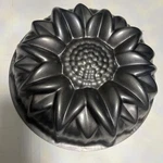 Nordicware Sunflower Bundt Cake Pan Mold 10 Cup Aluminum Usa Floral Bakeware. Fixed Price $26.00.