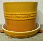 Le Creuset Herb Planter Pot With Tray Nectar Yellow Discontinued Color!! New. Fixed Price $99.00.