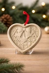 Pampered Chef Winter Wreath Stoneware Cookie Mold Heart Shaped 2003 #2928 Used. Fixed Price $6.00.
