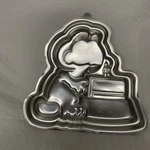 Vtg Wilton 1981 Garfield Cake Pan Baking Mold Happy Birthday Party Cat 2105-2447. Fixed Price $8.99.