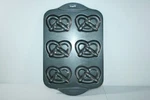 Norpro Nonstick Pan Baking Cooking Sheet #3988 Makes 6 Pretzels. Fixed Price $14.99.