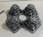Wilton Dimensions 4 Cavity Christmas Presents Gifts Cake Pan Cast Aluminum. Fixed Price $25.00.