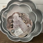 Wilton 4 Piece Tier Petal Shape Set Aluminum 15,12,9,6 Inch 2" Depth. Fixed Price $34.00.